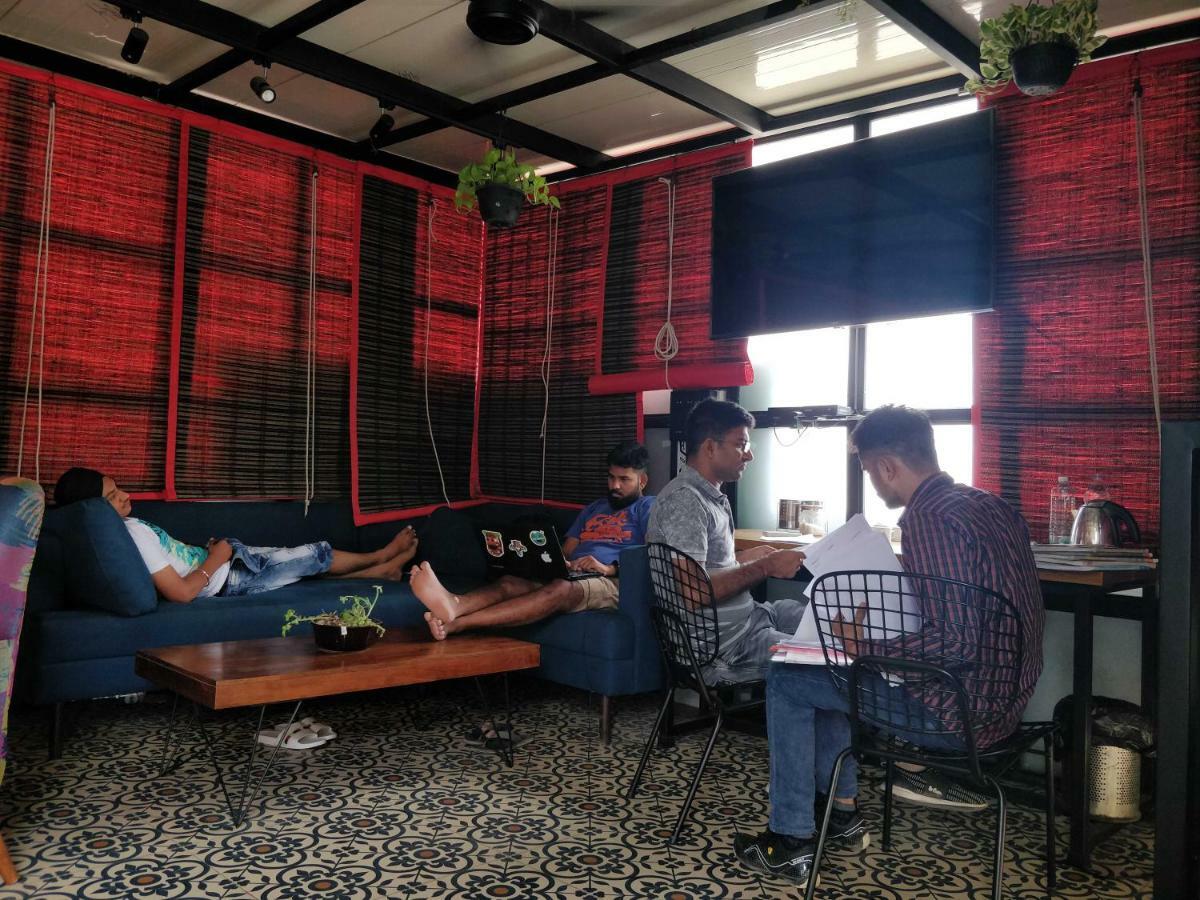 Хостел Madpackers Delhi West Нью-Дели Экстерьер фото